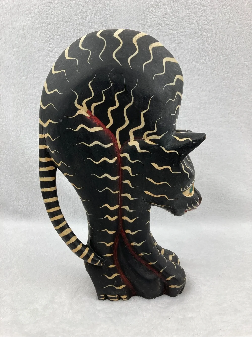 VTG Indonesian Wood Carved Folk Art Scaredy Cat Sculpture 10”